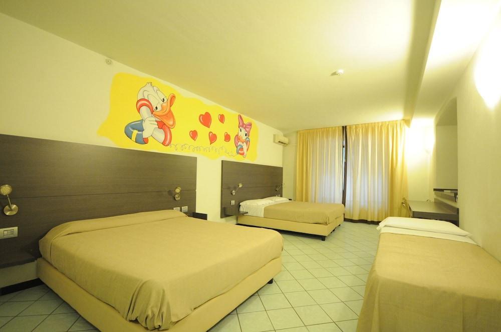 Hotel Tirreno Marina di Massa Eksteriør billede