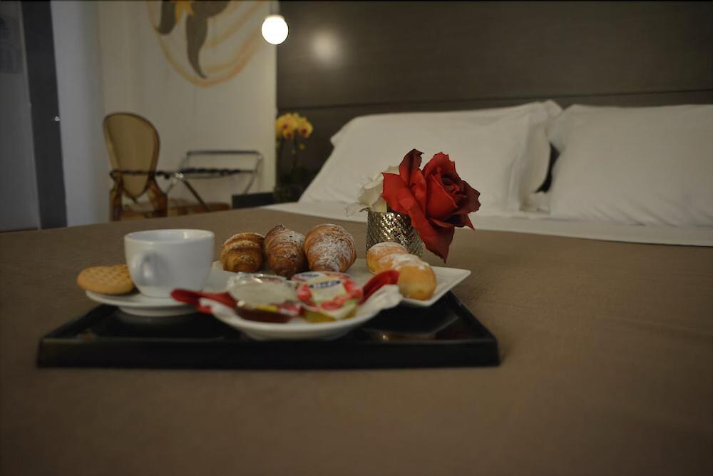 Hotel Tirreno Marina di Massa Eksteriør billede