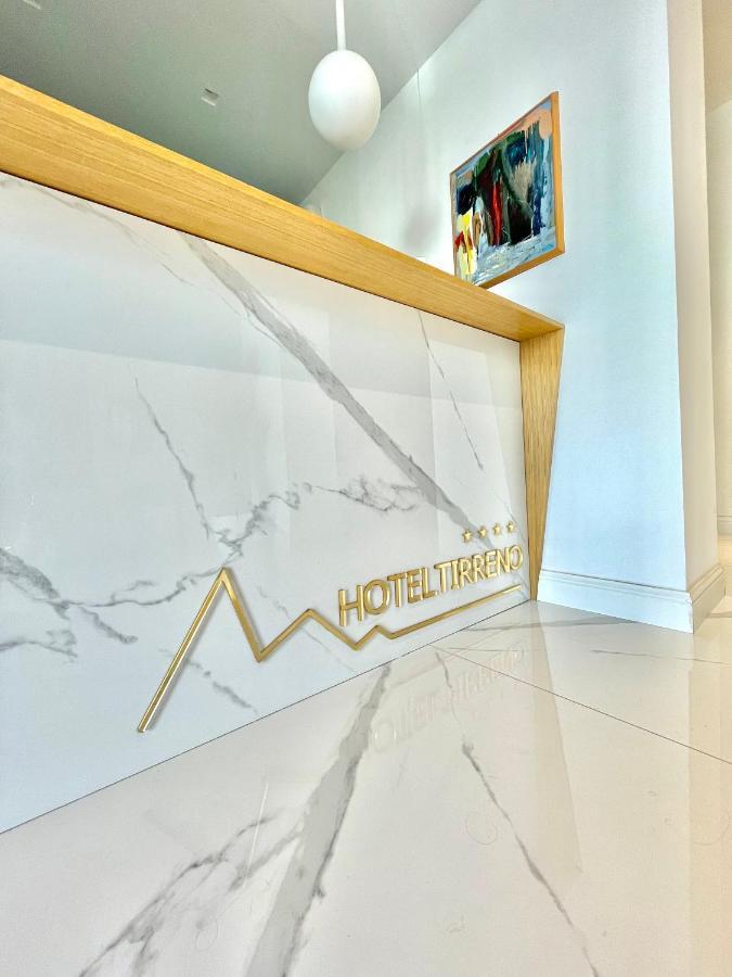 Hotel Tirreno Marina di Massa Eksteriør billede