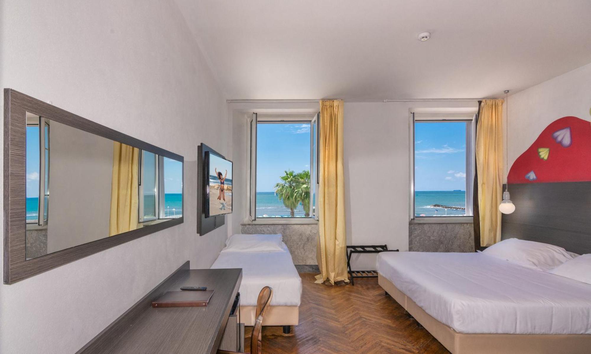 Hotel Tirreno Marina di Massa Eksteriør billede