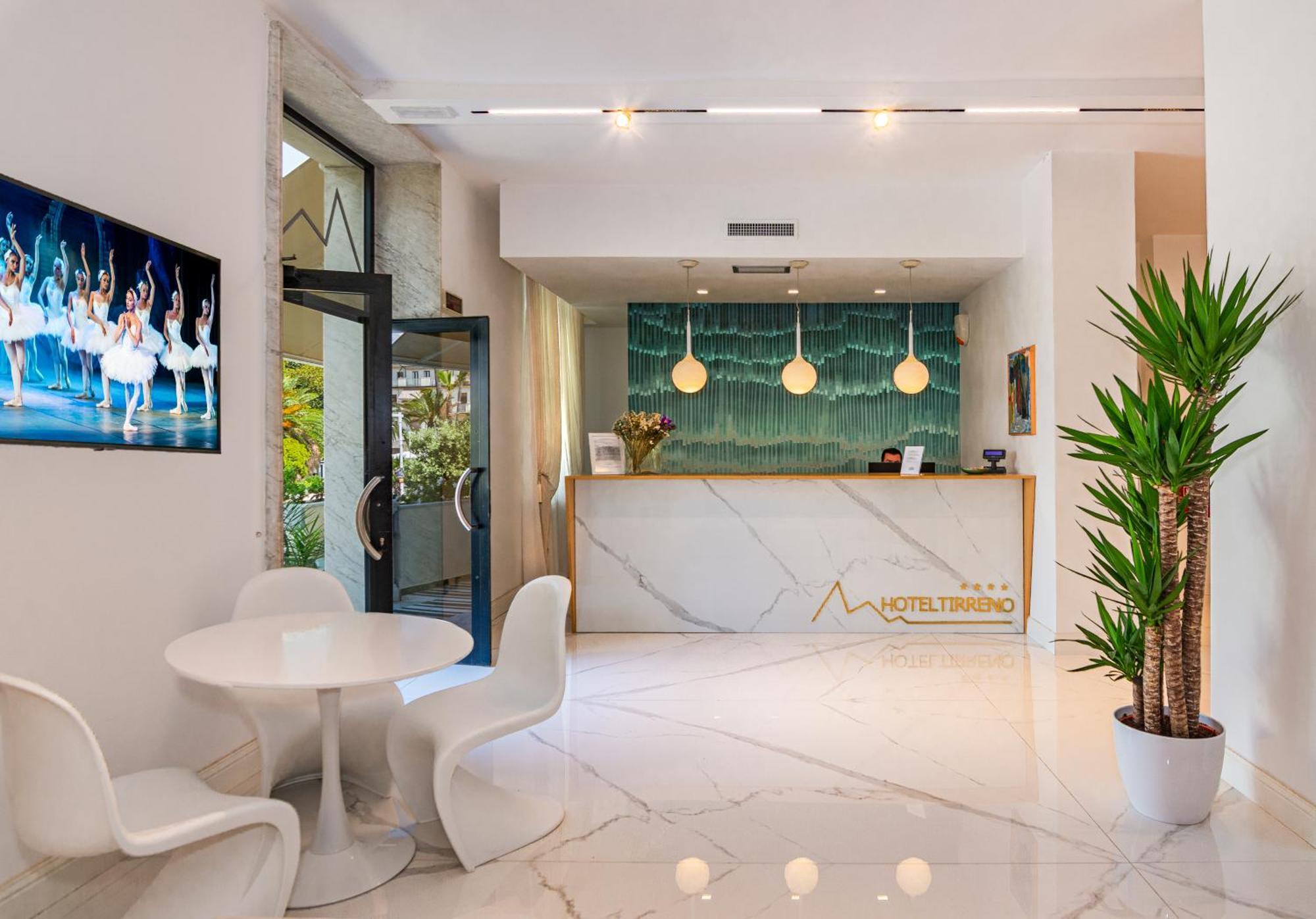 Hotel Tirreno Marina di Massa Eksteriør billede
