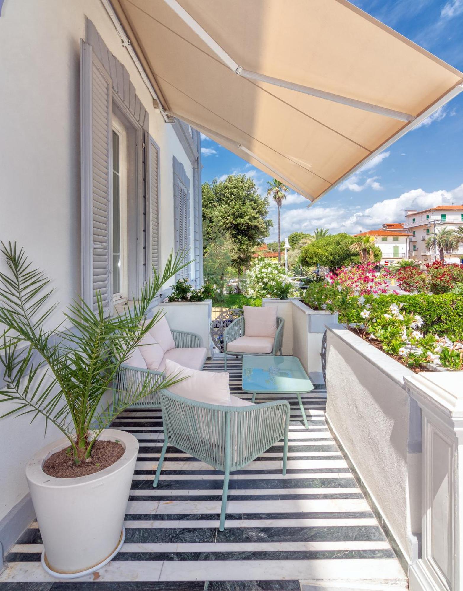 Hotel Tirreno Marina di Massa Eksteriør billede