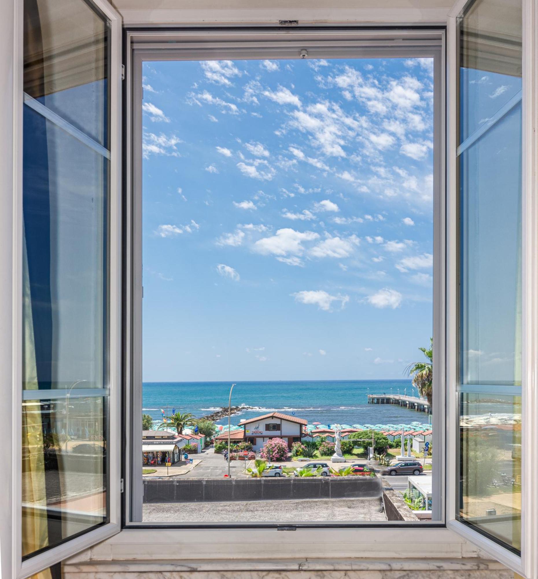 Hotel Tirreno Marina di Massa Eksteriør billede