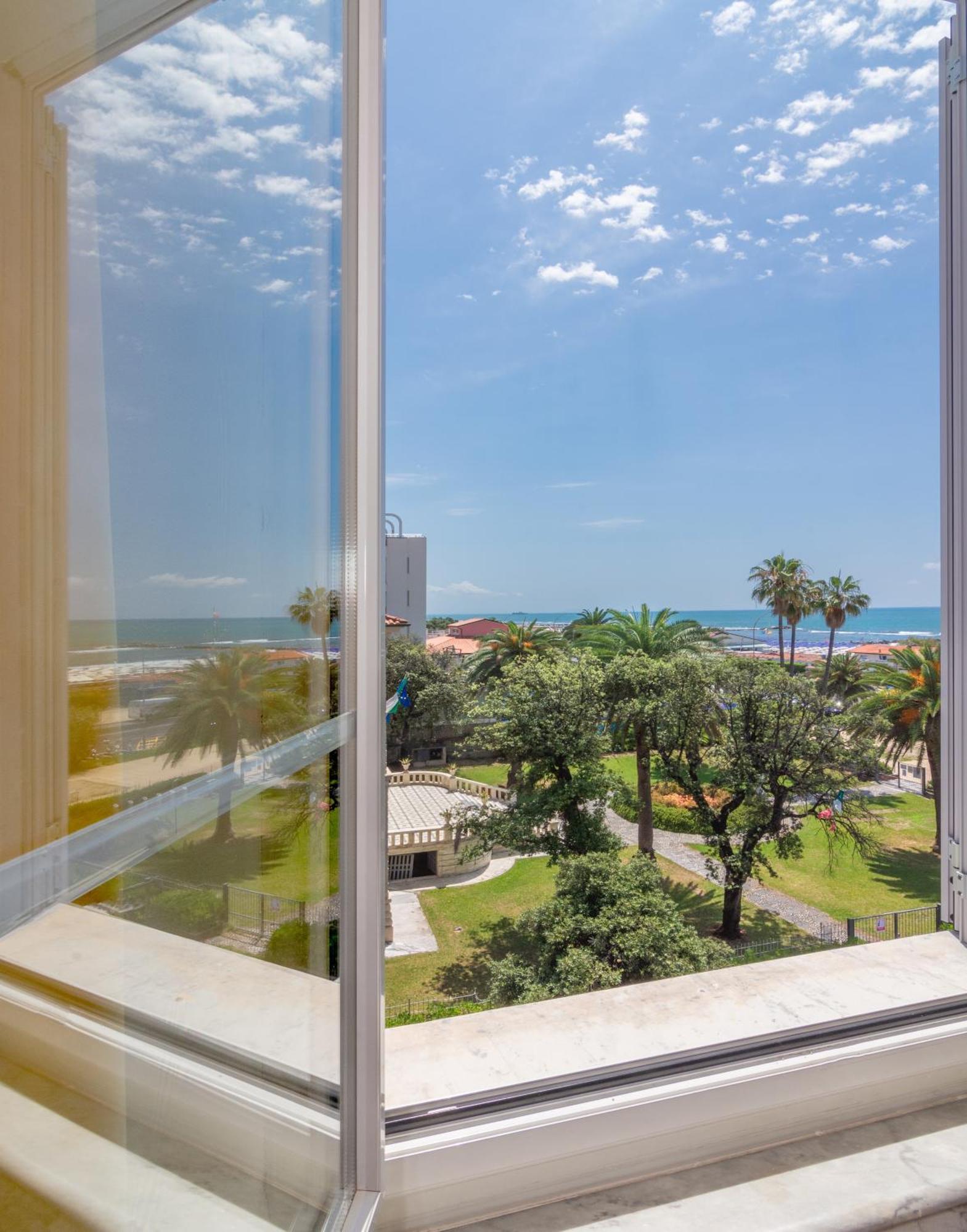 Hotel Tirreno Marina di Massa Eksteriør billede