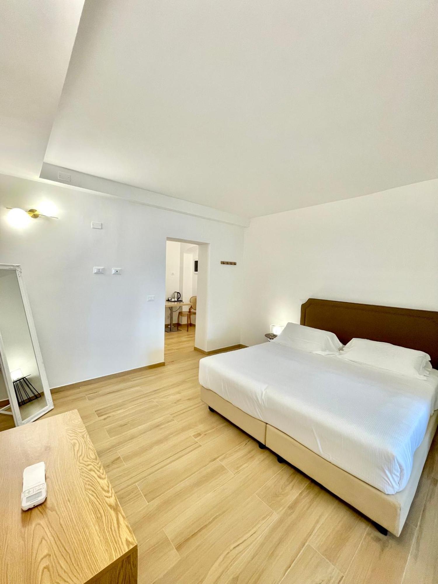 Hotel Tirreno Marina di Massa Eksteriør billede